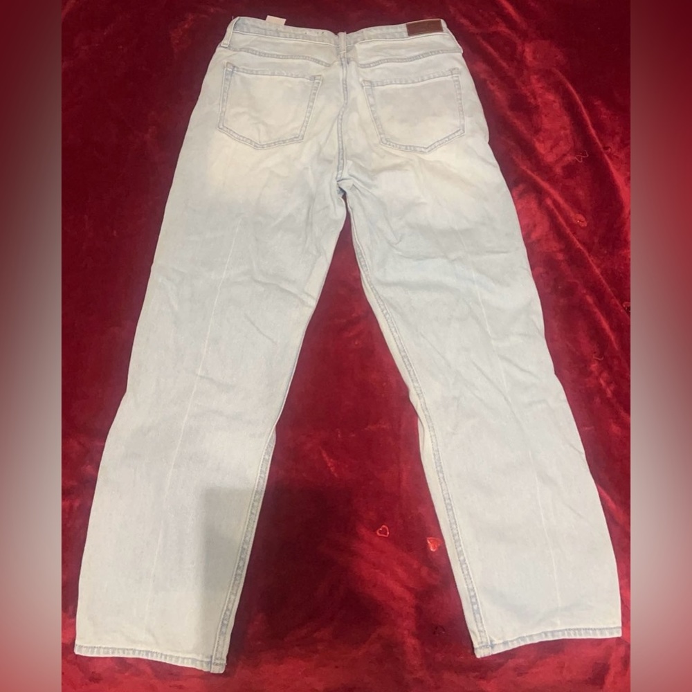 Hollister High Rise Ripped Jeans!! - Picture 2 of 2